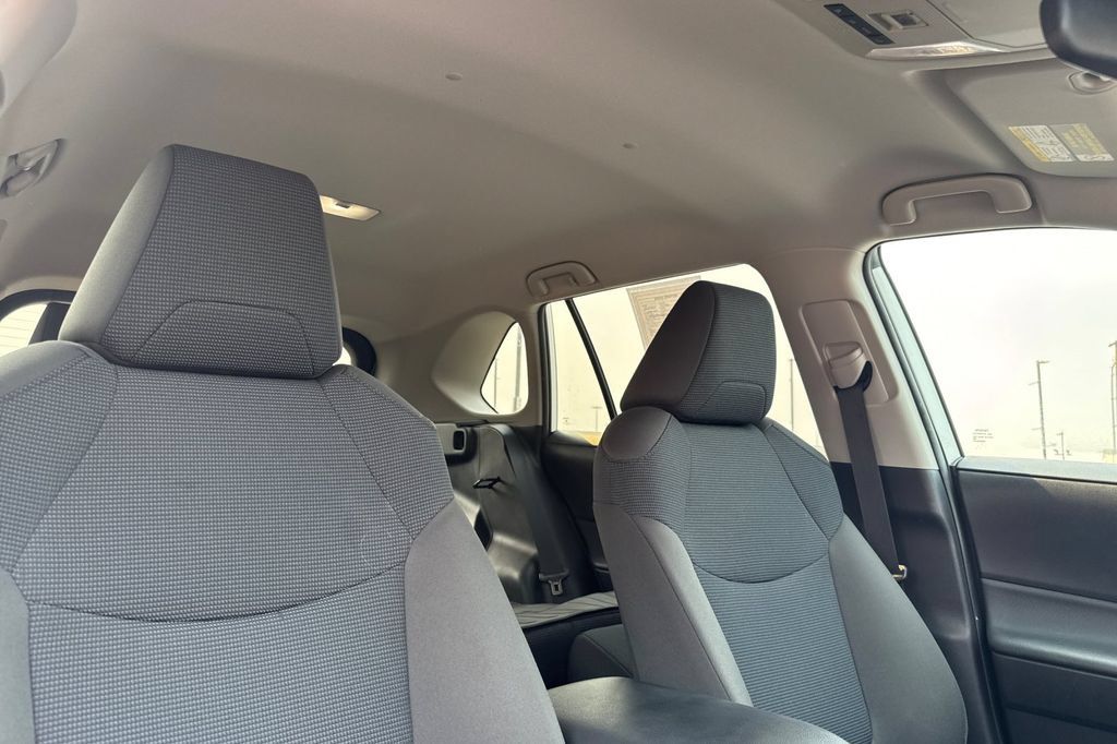 Used 2022 Toyota RAV4 LE AWD/4WD image 20