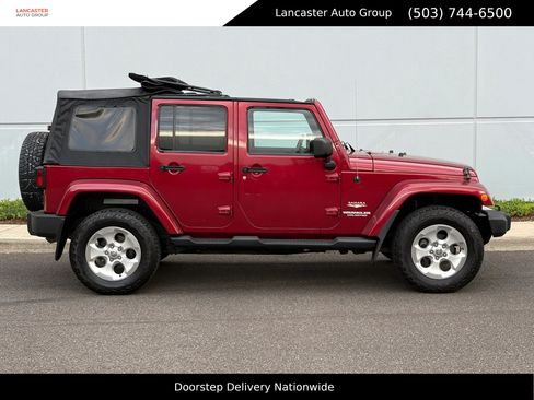 Used 2013 Jeep Wrangler Unlimited Sahara w/ Connectivity Group AWD/4WD image 7