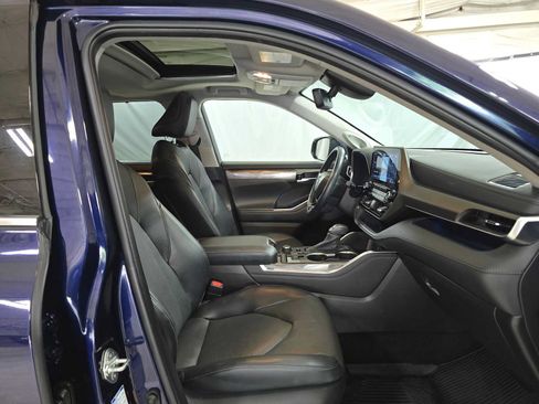 Used 2022 Toyota Highlander Limited AWD/4WD image 11
