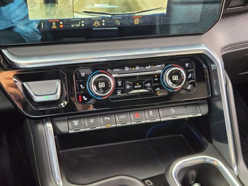 Used 2024 GMC Sierra 2500 Denali w/ Denali Reserve Package image 20