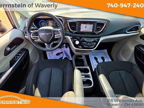 Used 2022 Chrysler Voyager LX FWD image 12