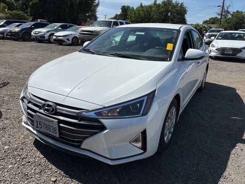 Used 2020 Hyundai Elantra SE w/ Cargo Package (C1) FWD image 2