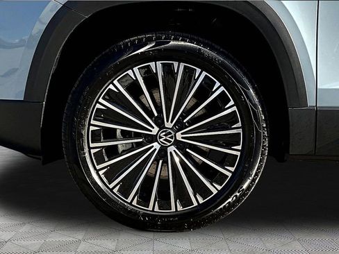 New 2026 Volkswagen Taos SE image 30