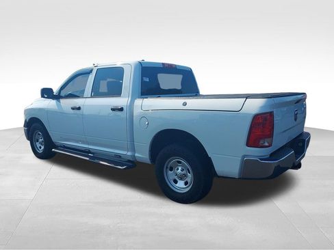 Used 2022 RAM 1500 4x4 Crew Cab Classic w/ Chrome Appearance Group image 3
