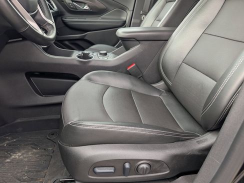 Used 2024 GMC Terrain SLT w/ Infotainment Package II image 7