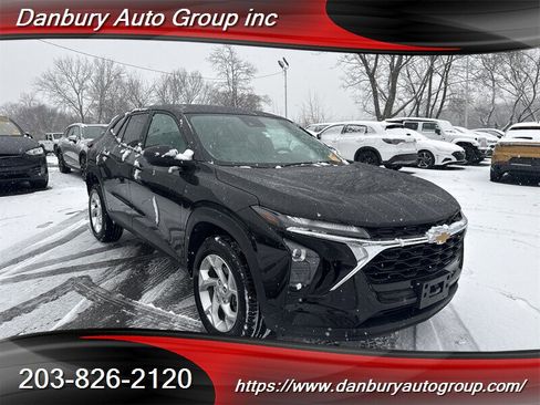 Used 2025 Chevrolet Trax LS w/ LS Convenience Package image 8