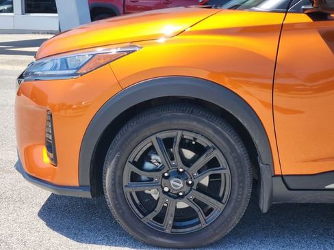 Used 2023 Nissan Kicks SR w/ SR Premium Package FWD image 5