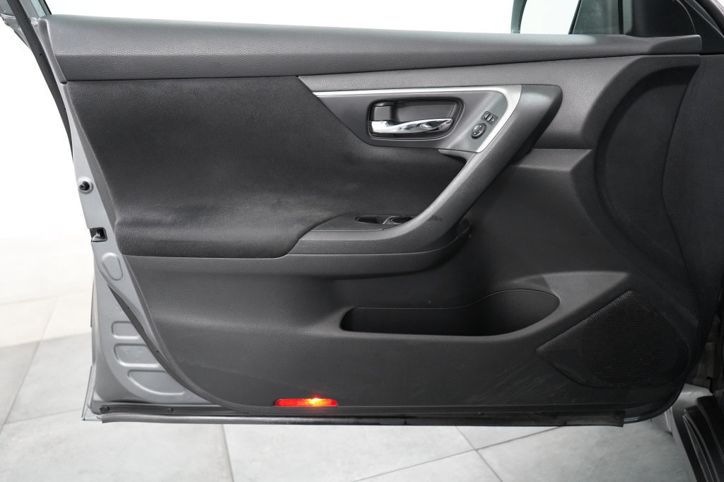 Used 2015 Nissan Altima 2.5 SV FWD image 24