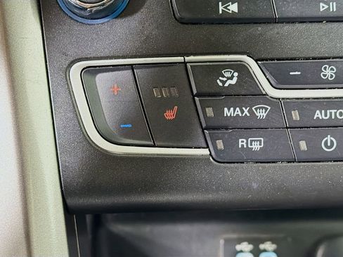 Used 2020 Ford Fusion SEL image 21