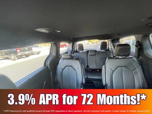 New 2026 Chrysler Pacifica Select FWD image 25