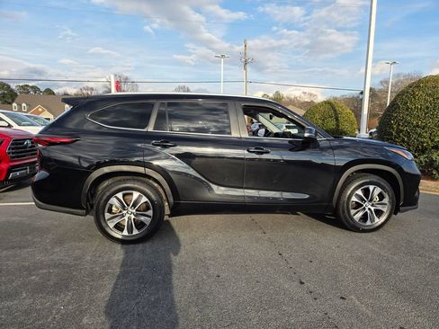 Certified 2024 Toyota Highlander XLE image 13