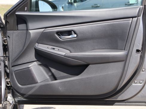 Used 2024 Nissan Sentra SV image 32