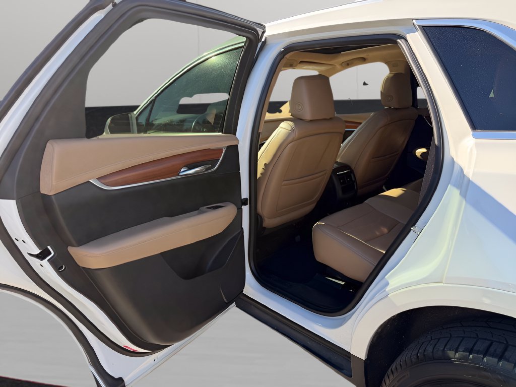 Used 2017 Cadillac XT5 Platinum AWD/4WD image 30