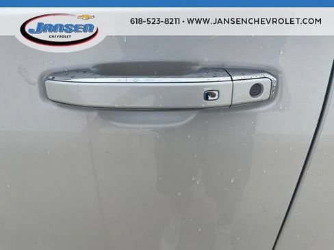 Used 2024 GMC Yukon Denali AWD/4WD image 9
