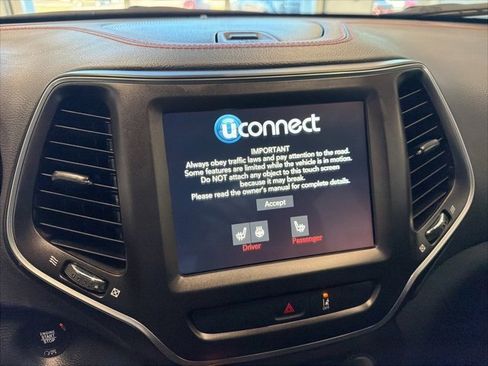 Used 2022 Jeep Cherokee Trailhawk w/ Comfort/Convenience Group image 21