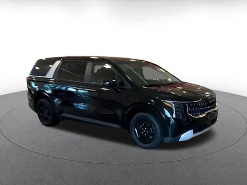 Used 2026 Kia Carnival FWD image 2