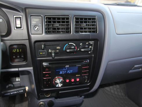 Used 2000 Toyota Tacoma 4x4 Regular Cab image 13