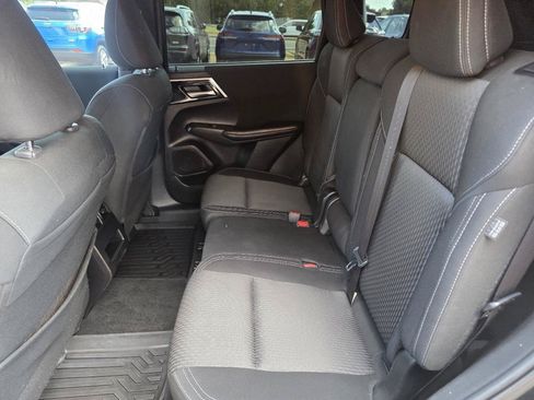 Used 2024 Mitsubishi Outlander ES FWD image 25