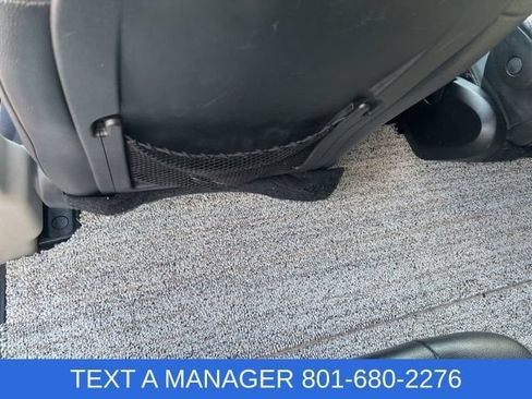 Used 2015 Chrysler Town & Country Touring FWD image 25