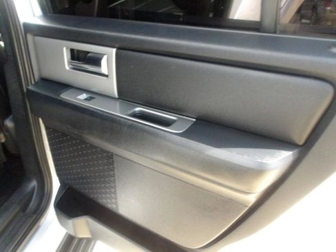Used 2015 Ford Expedition XLT w/ Equipment Group 201A RWD image 7