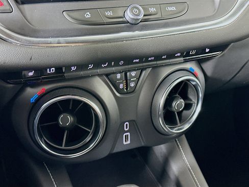 Used 2025 Chevrolet Blazer LT FWD image 23