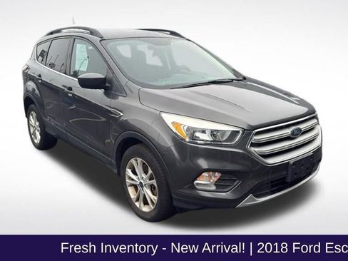 Used 2018 Ford Escape SE image 1