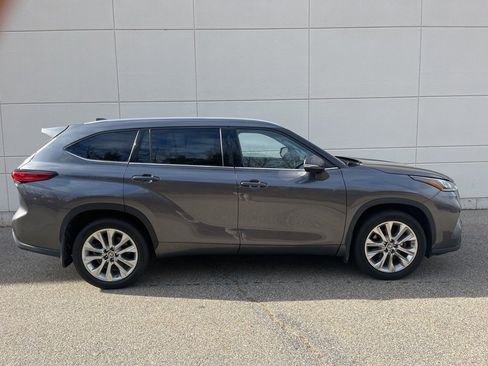 Certified 2022 Toyota Highlander Limited image 5