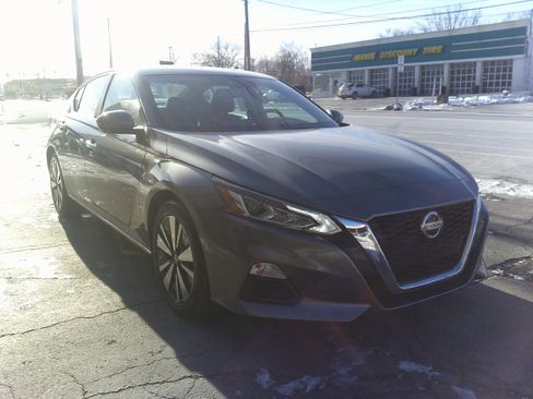 Used 2022 Nissan Altima 2.5 SV FWD image 8