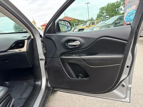 Used 2016 Jeep Cherokee Limited AWD/4WD image 31