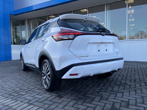 Used 2024 Nissan Kicks SR image 3