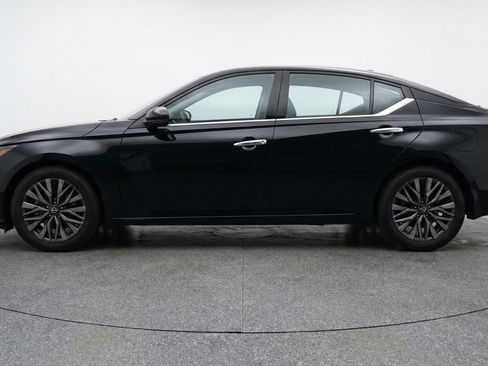 Used 2025 Nissan Altima 2.5 SV image 5