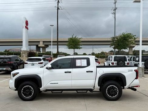 Used 2025 Toyota Tacoma TRD Off-Road image 7
