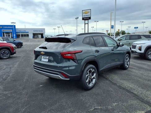 New 2025 Chevrolet Trax LT FWD image 3