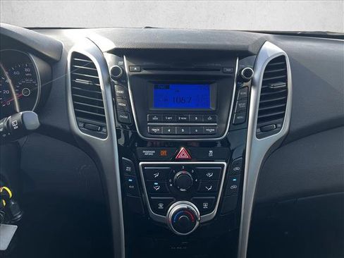 Used 2017 Hyundai Elantra GT image 13