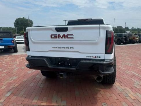 Used 2026 GMC Sierra 2500 AT4X AWD/4WD image 2