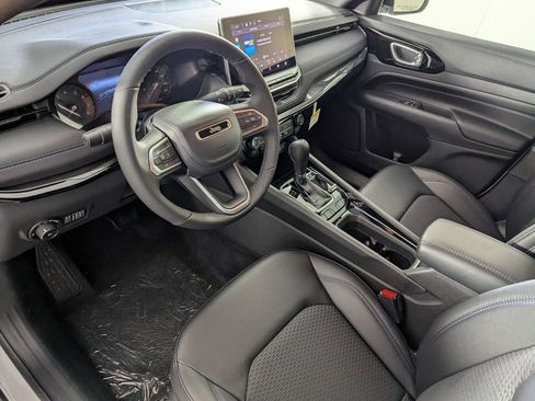 New 2026 Jeep Compass Latitude image 11