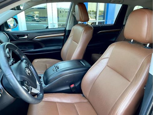 Used 2019 Toyota Highlander Limited Platinum AWD/4WD image 11