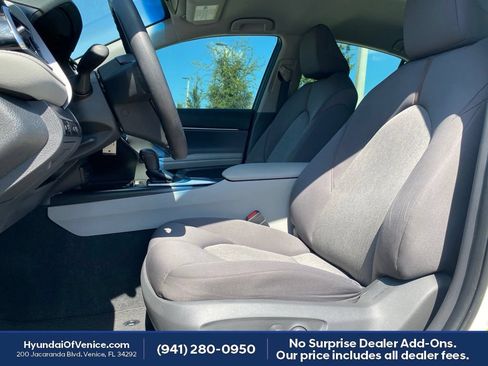 Used 2018 Toyota Camry LE FWD image 2