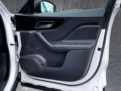 Used 2020 Jaguar F-PACE Premium image 28