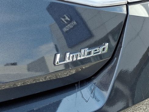 Used 2022 Hyundai Elantra Limited w/ Preferred Accessory Package FWD image 31