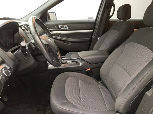 Used 2017 Ford Explorer XLT FWD image 17