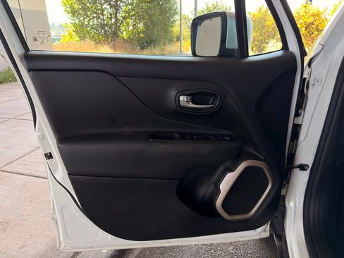 Used 2016 Jeep Renegade Limited AWD/4WD image 20
