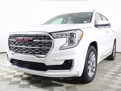 Used 2022 GMC Terrain Denali w/ Denali Premium Package image 2