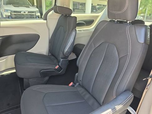 Used 2022 Chrysler Voyager LX FWD image 12