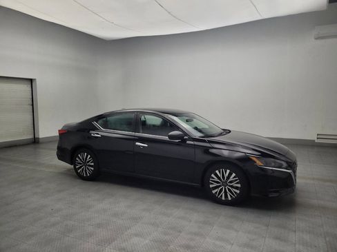 Used 2024 Nissan Altima 2.5 SV image 11