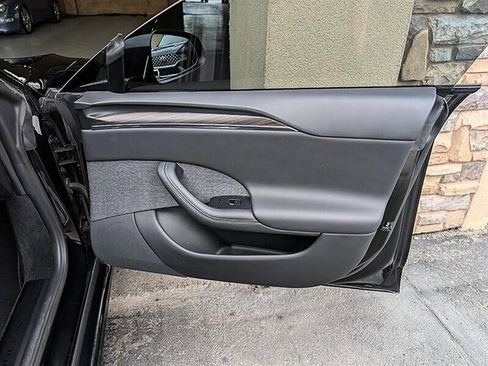 Used 2022 Tesla Model S AWD image 30