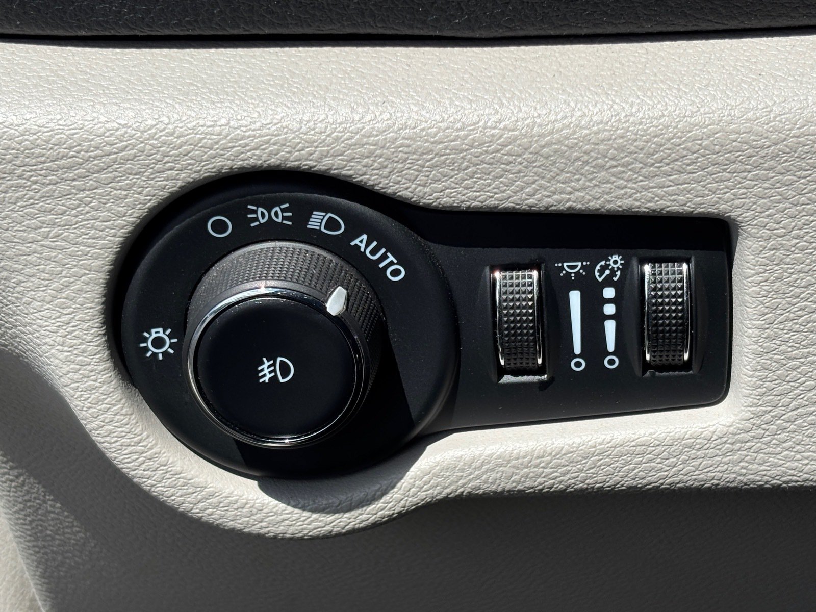 Used 2023 Chrysler Pacifica Touring-L FWD image 26