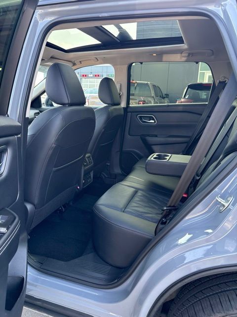 Used 2025 Nissan Rogue Platinum w/ Platinum Premium Package AWD/4WD image 6