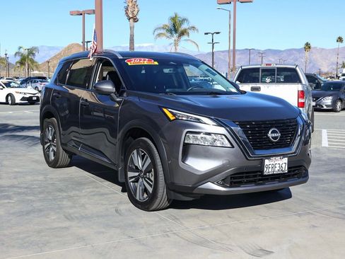 Used 2022 Nissan Rogue SL w/ SL Premium Package image 2