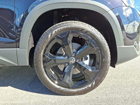 Certified 2025 Volkswagen Taos SEL image 8